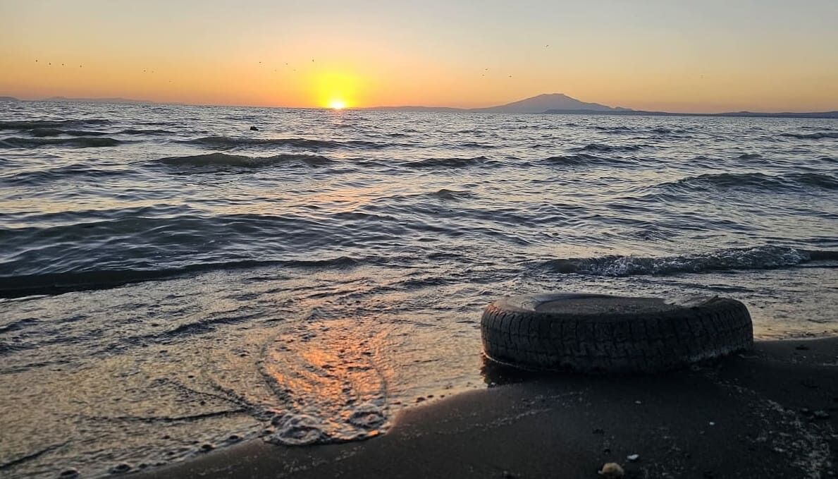 Van Sahil Yolu’nda Manzaraya Gölge Düşüren Kirlilik! (8)