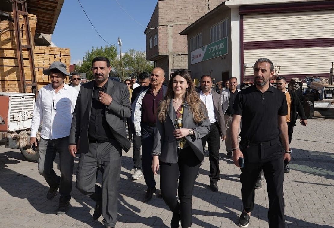 Van Tso Başkan Adayı Bayram, Ilçe Esnafının Sorunlarını Yerinde Dinliyor (2)