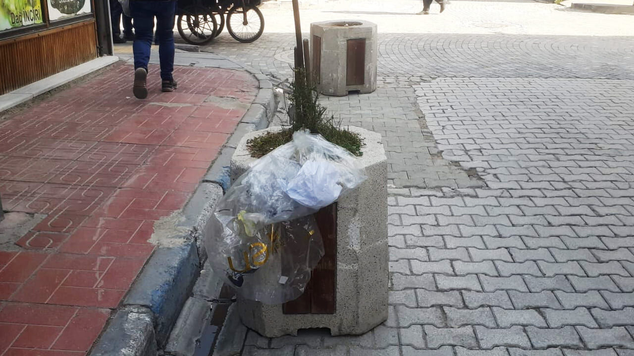 Van’da Atıl Kalan Beton Saksılar Tepki Çekiyor (8)