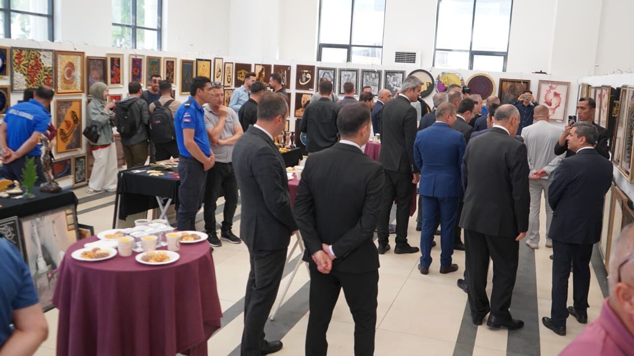 Van’da ‘Duvarların Ötesinde Sanat Sergisi’ Açıldı (5)