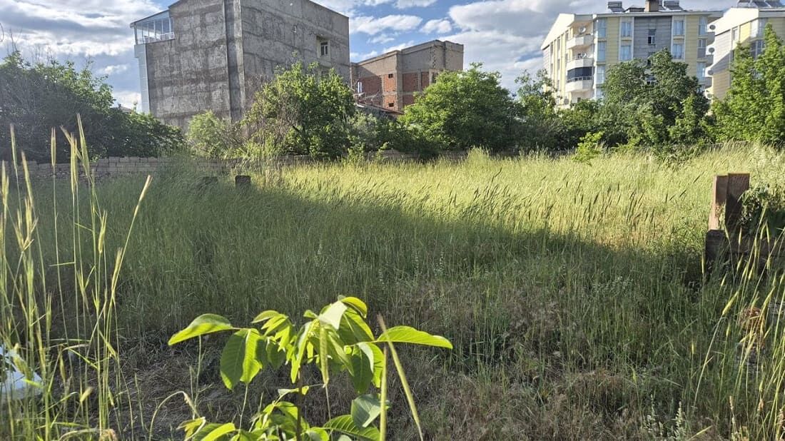Van’da Mezarlar Otlar Arasında Kayboldu (2)