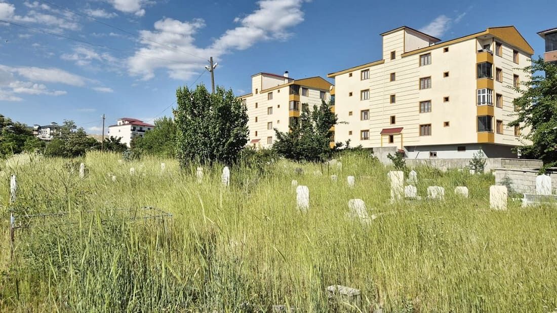 Van’da Mezarlar Otlar Arasında Kayboldu (3)