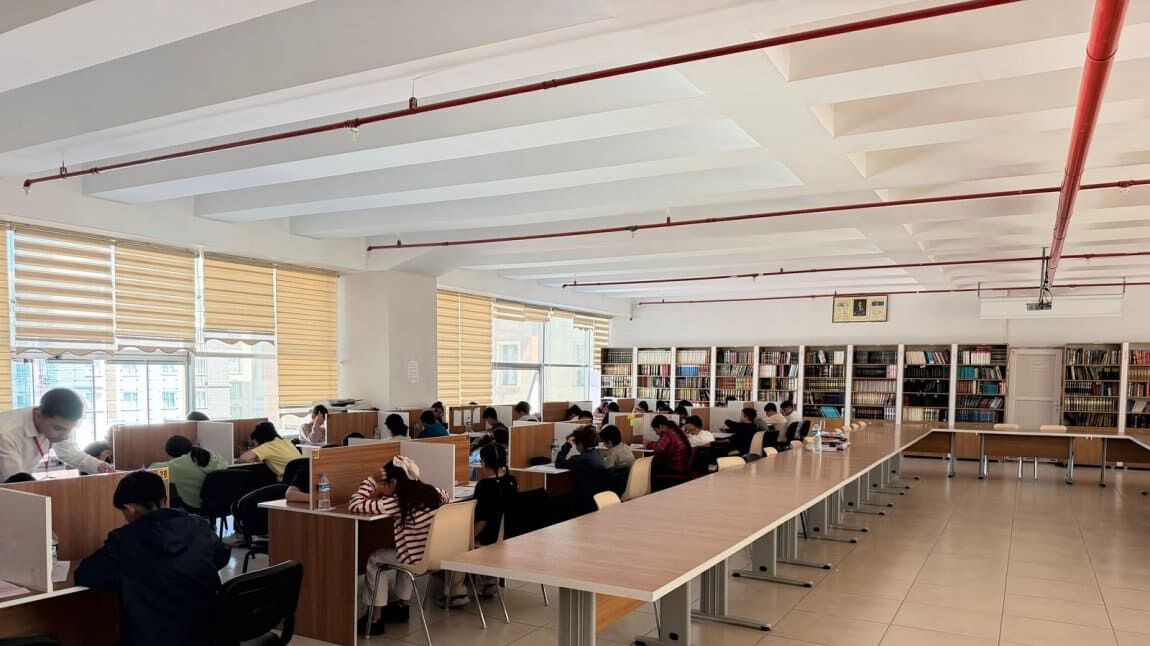 Van’da Rekor Başvuru! 50 Kişilik Kontenjana 500’Ü Aşkın Öğrenci Aday Oldu (4)