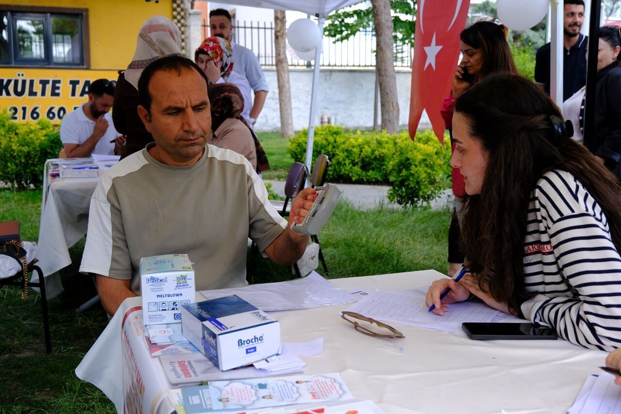 Van’da Sağlıklı Yaşam Stantları Kuruldu Vatandaşlara 3 Farklı Test Uygulanıyor (5)