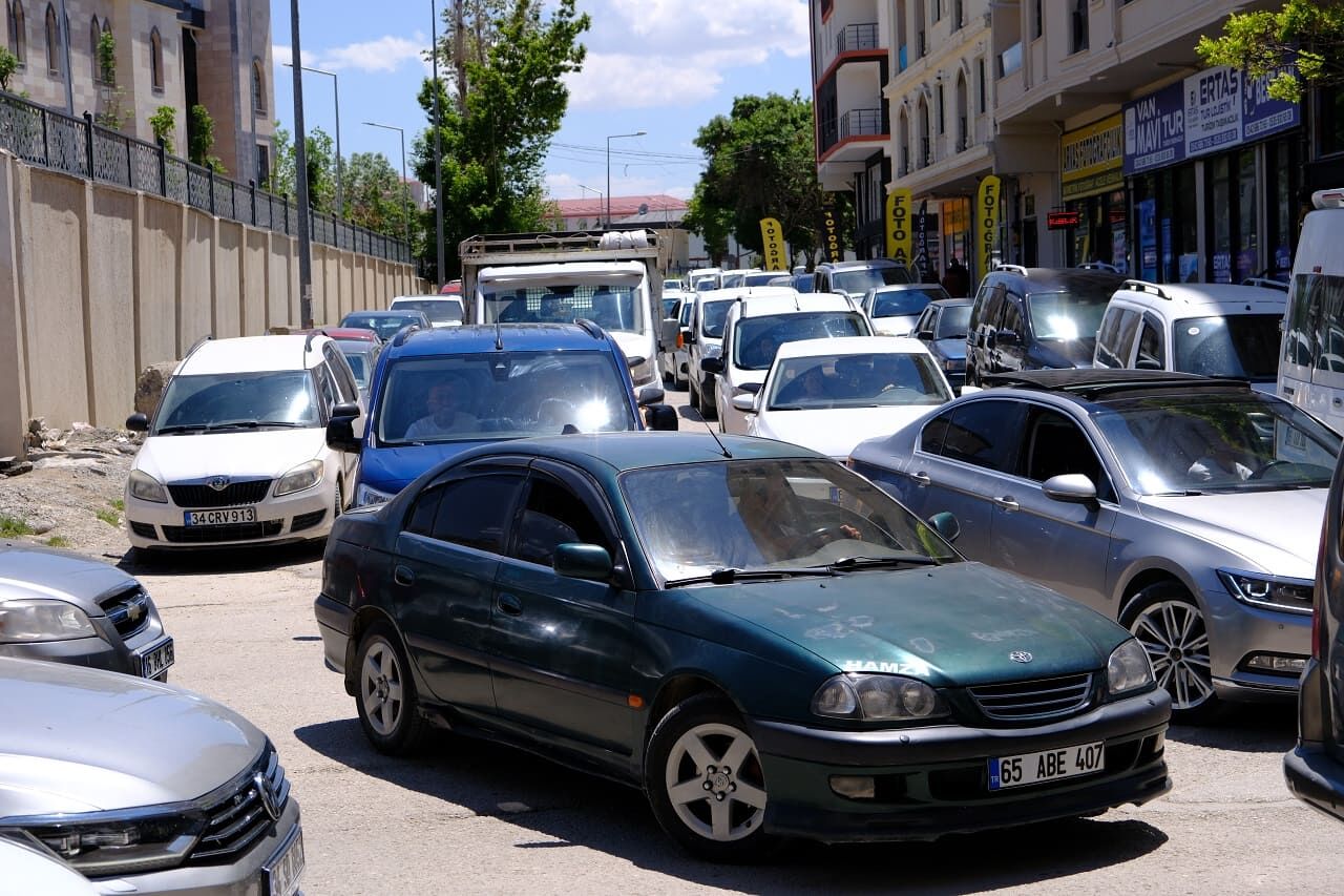 Van’da Trafik Kilitlendi! Protokol Ziyareti Kenti Felç Etti… (2)