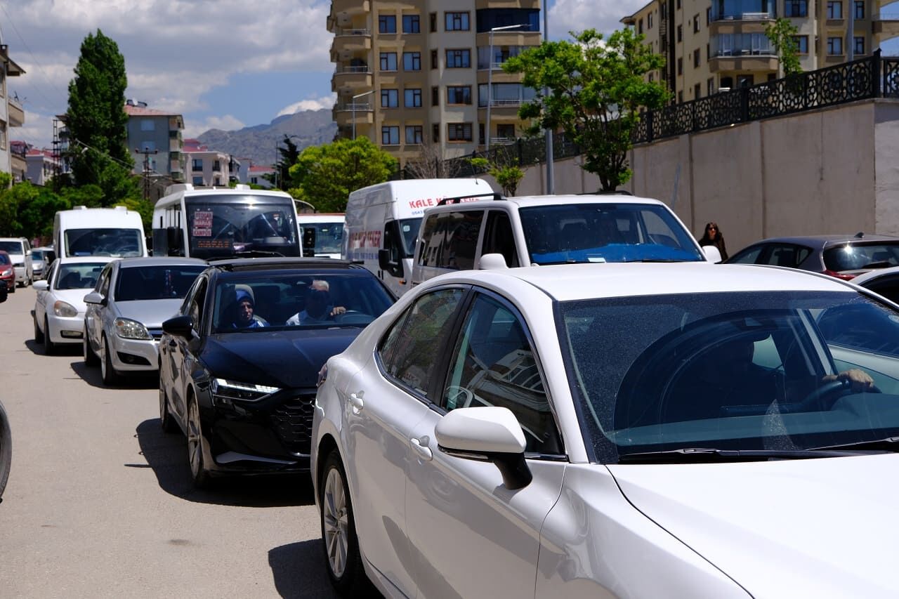 Van’da Trafik Kilitlendi! Protokol Ziyareti Kenti Felç Etti… (3)