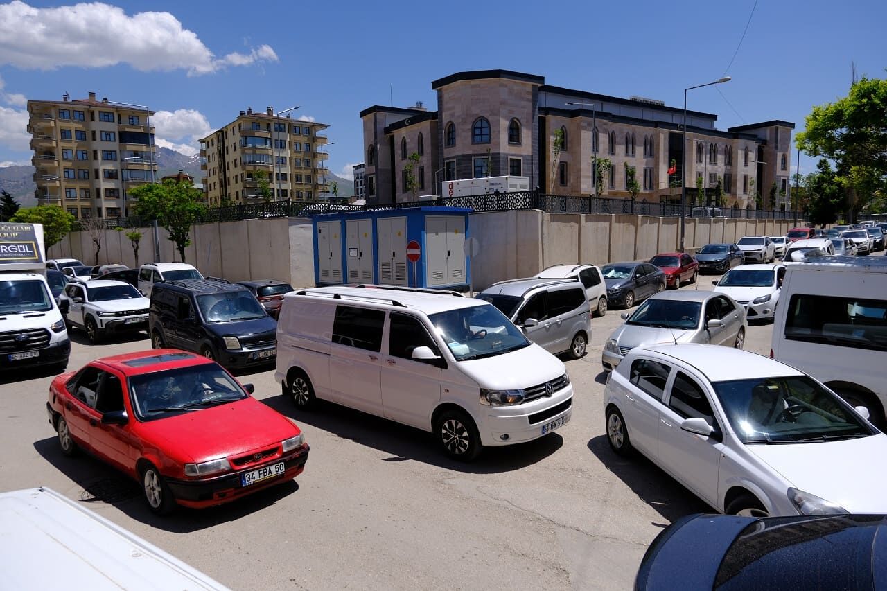 Van’da Trafik Kilitlendi! Protokol Ziyareti Kenti Felç Etti… (5)