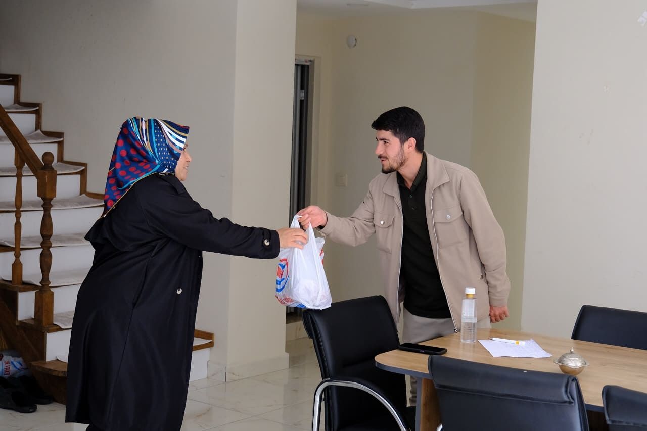 Van’da Yetim Ailelerine Kurban Eti Ulaştırıldı! (6)