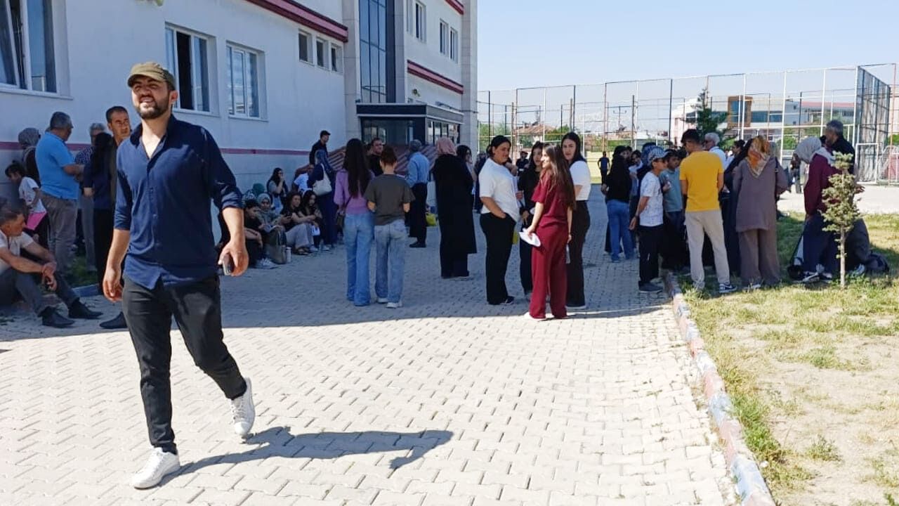 Van’da Yks Maratonu Başladı Binlerce Aday Üniversite Hayali Için Sınavda (3)