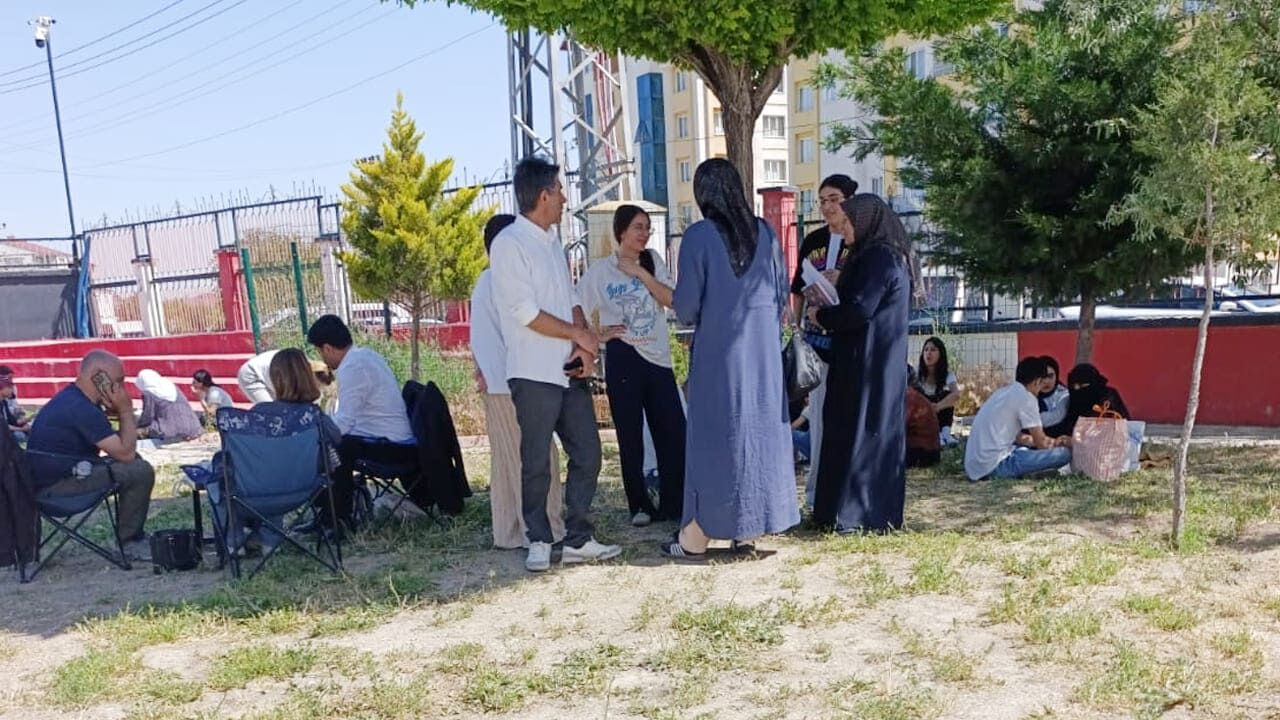 Van’da Yks Maratonu Başladı Binlerce Aday Üniversite Hayali Için Sınavda (4)