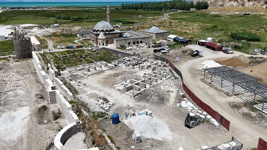 Van’ın Tarihi Hüsrev Paşa Hanı Yeniden Hayat Buluyor (2)