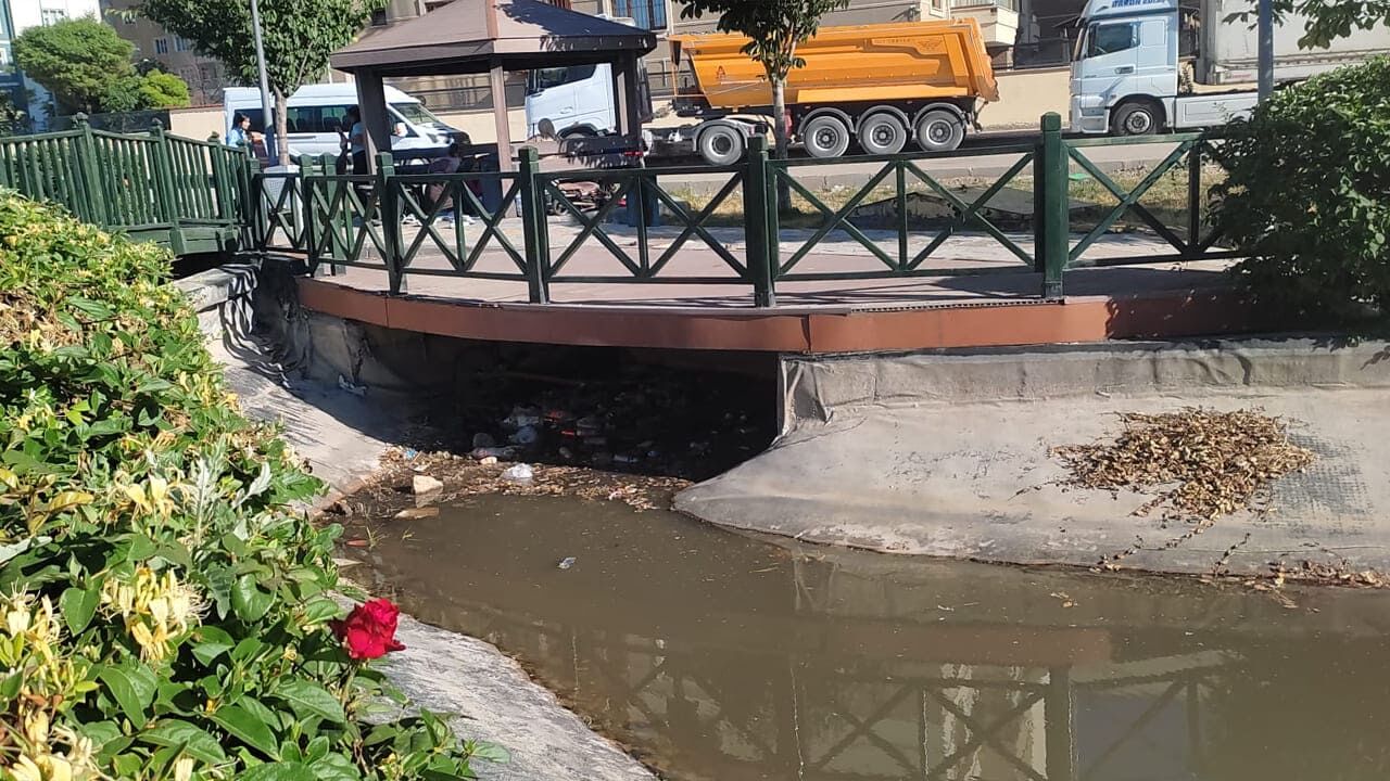 Akköprü Parkı'ndaki Tahribat Tepki Çekiyor! Yol Yapıldı, Park Unutuldu (3)
