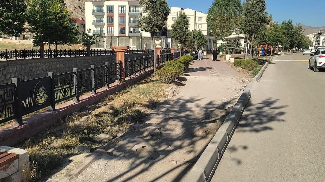 Akköprü Parkı'ndaki Tahribat Tepki Çekiyor! Yol Yapıldı, Park Unutuldu (6)