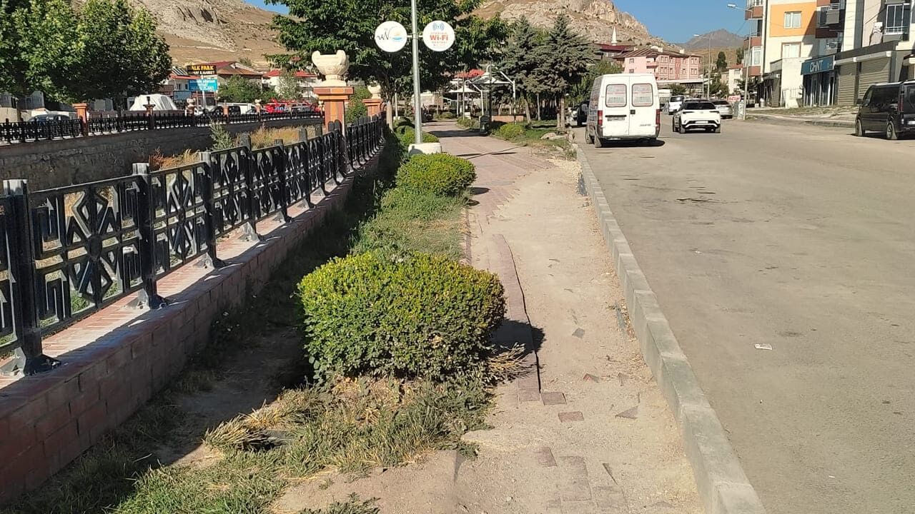 Akköprü Parkı'ndaki Tahribat Tepki Çekiyor! Yol Yapıldı, Park Unutuldu (7)