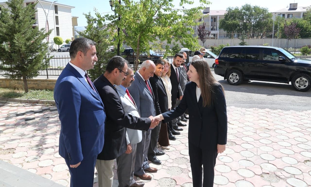 Gürpınar Kaymakamı Göreve Fatma Turhan Keser Başladı (2)