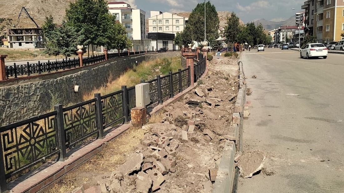 Haberimiz Sonrası Akköprü Parkı'nda Onarım Çalışması (6)