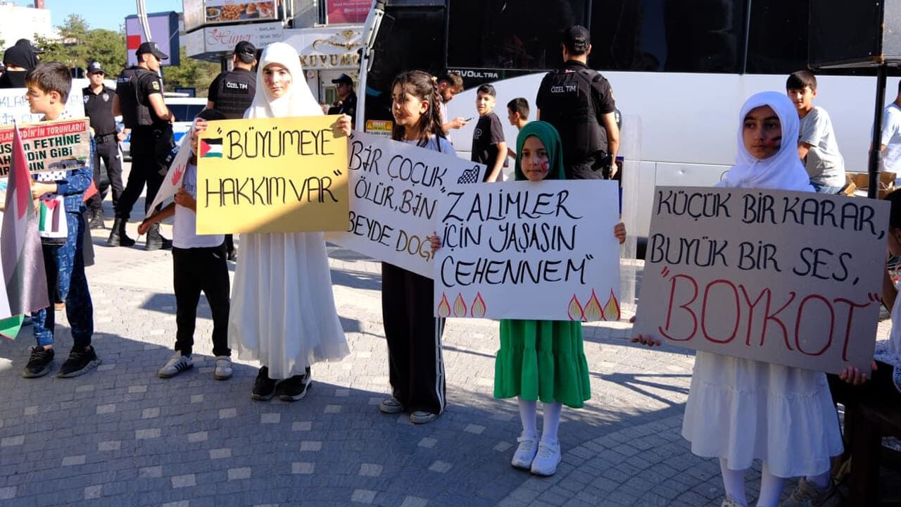 Hüda Par Van İl Başkanlığı Gazze’de 1000 Gündür Katliam Sürüyor (6)