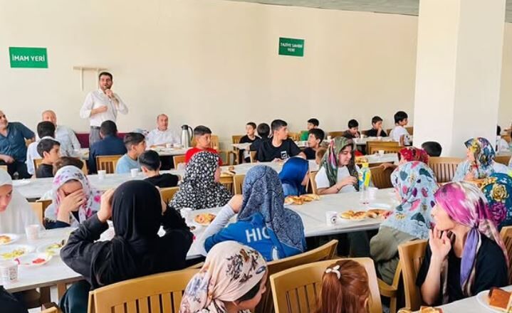 Tuşba Müftüsü, Yaz Kur'an Kursu Öğrencileriyle Kahvaltıda Buluştu (1)