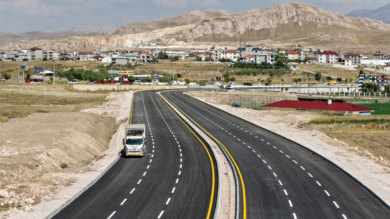 Van Gölü Sahil Yolu’nun 4. Etabı Açılışa Hazırlanıyor (1)