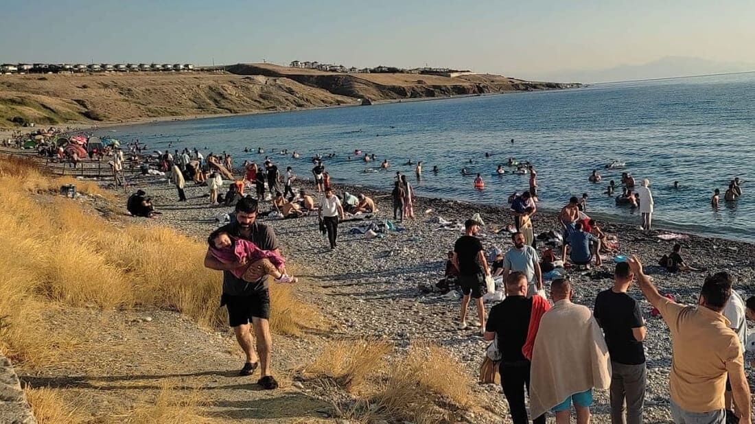 Van Gölü Sahilleri Hafta Sonu Ziyaretçi Akınına Uğradı (2)