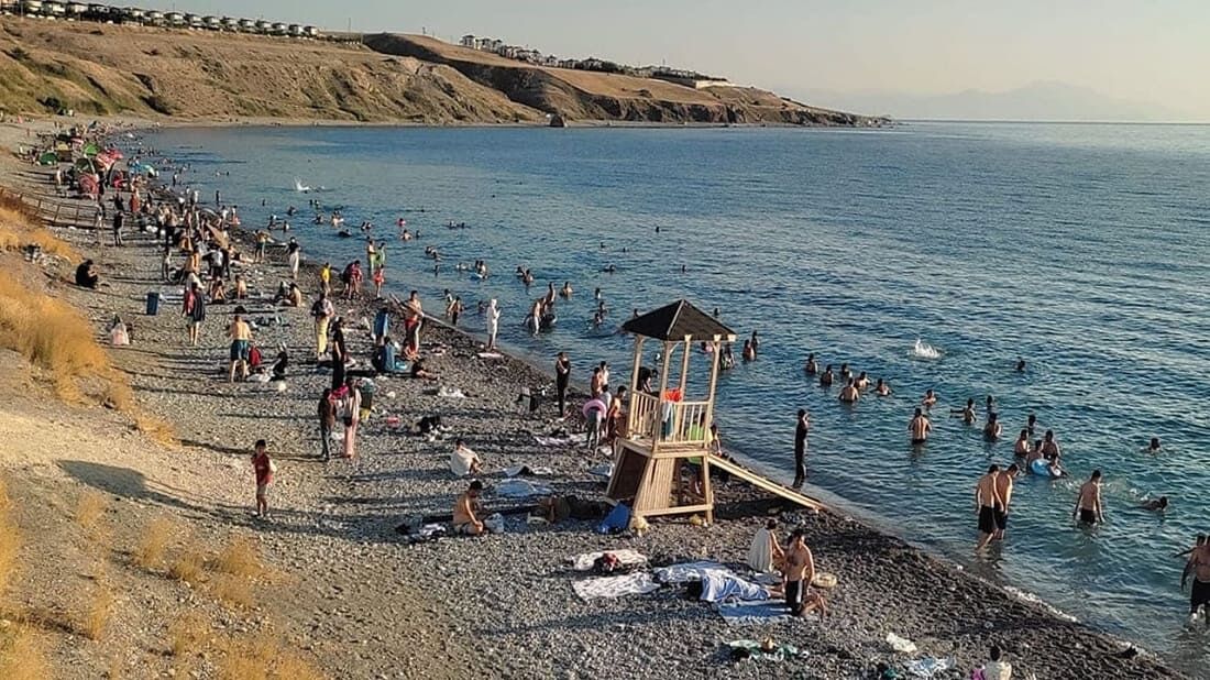 Van Gölü Sahilleri Hafta Sonu Ziyaretçi Akınına Uğradı (3)