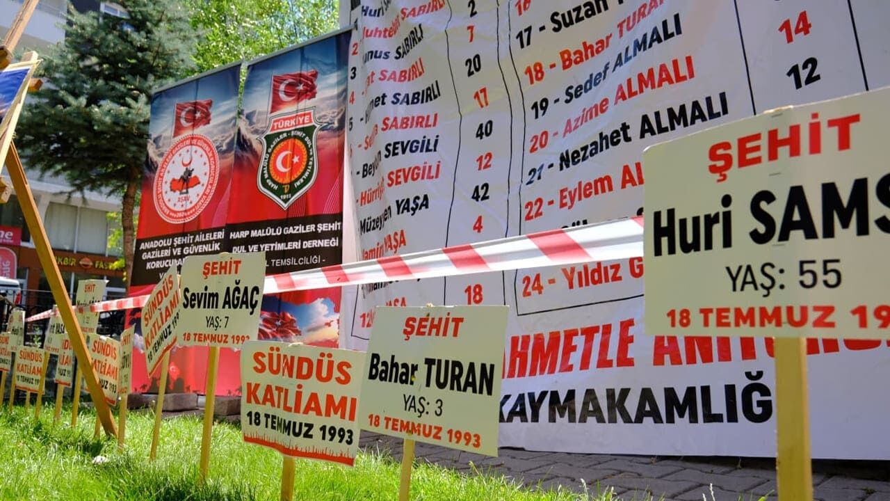 Van Sündüz Yaylası'nda Şehit Edilen 24 Kişi Törenle Anıldı (13)