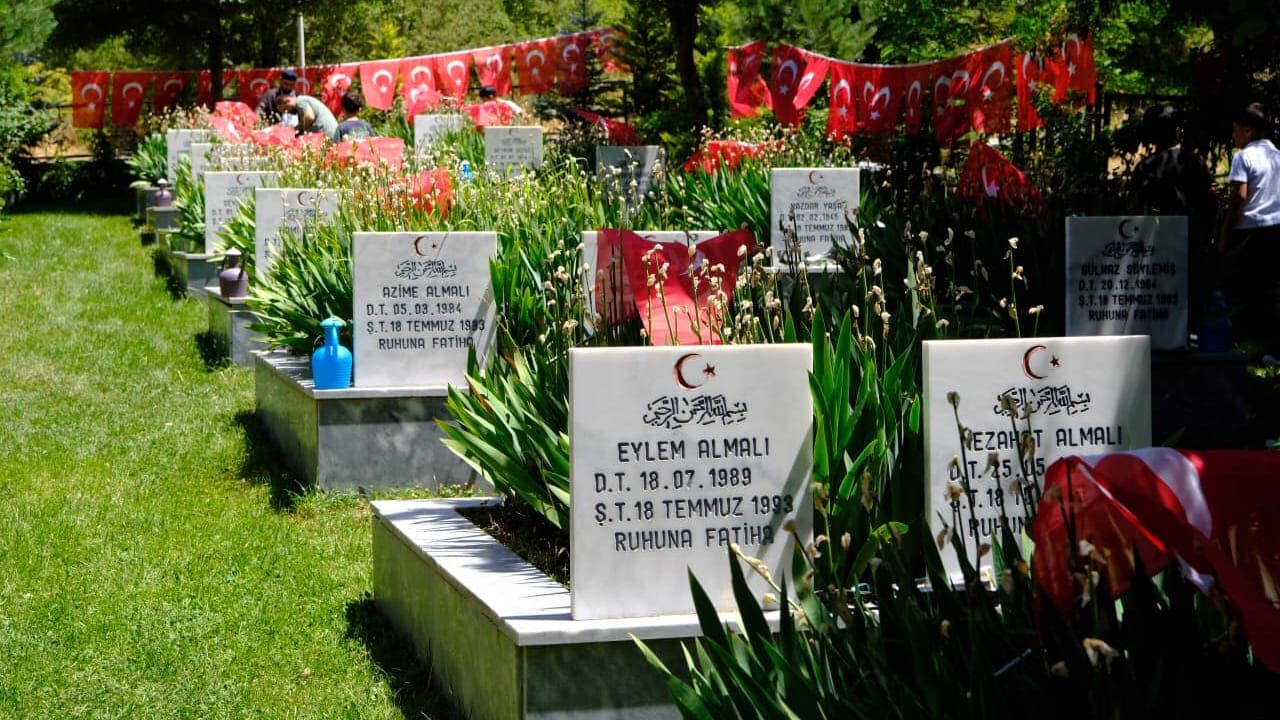 Van Sündüz Yaylası'nda Şehit Edilen 24 Kişi Törenle Anıldı (16)
