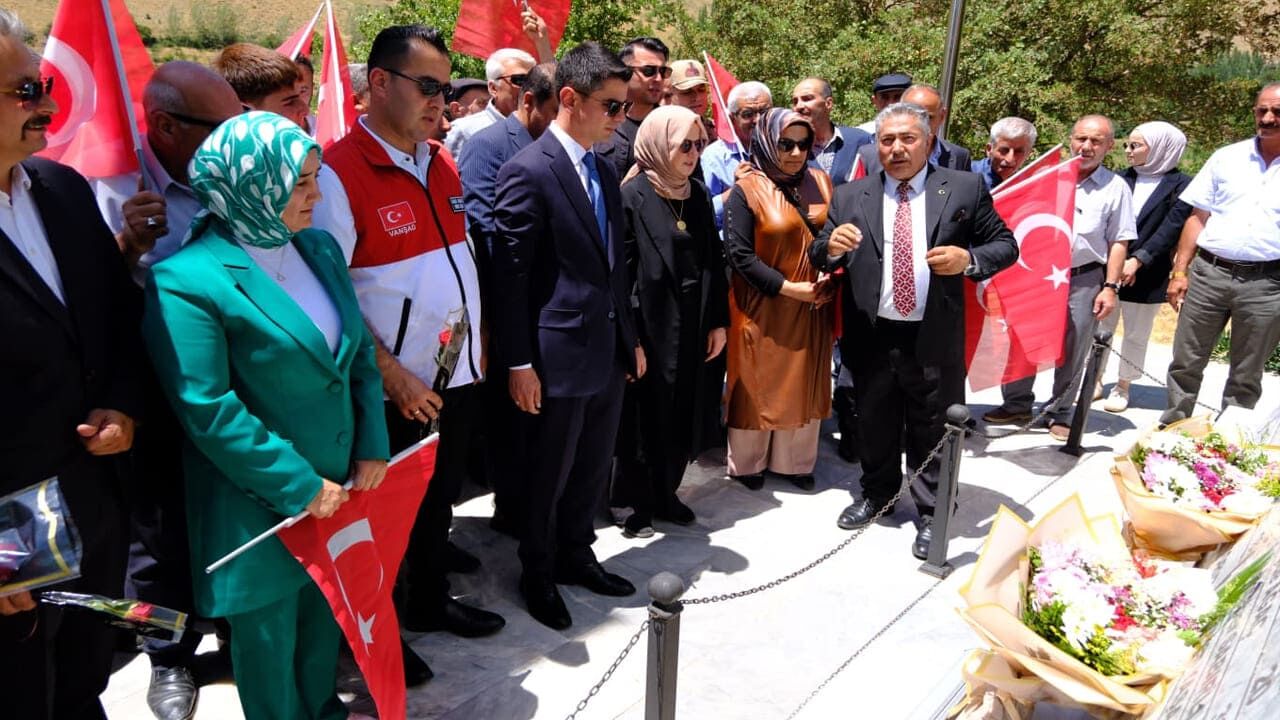 Van Sündüz Yaylası'nda Şehit Edilen 24 Kişi Törenle Anıldı (7)