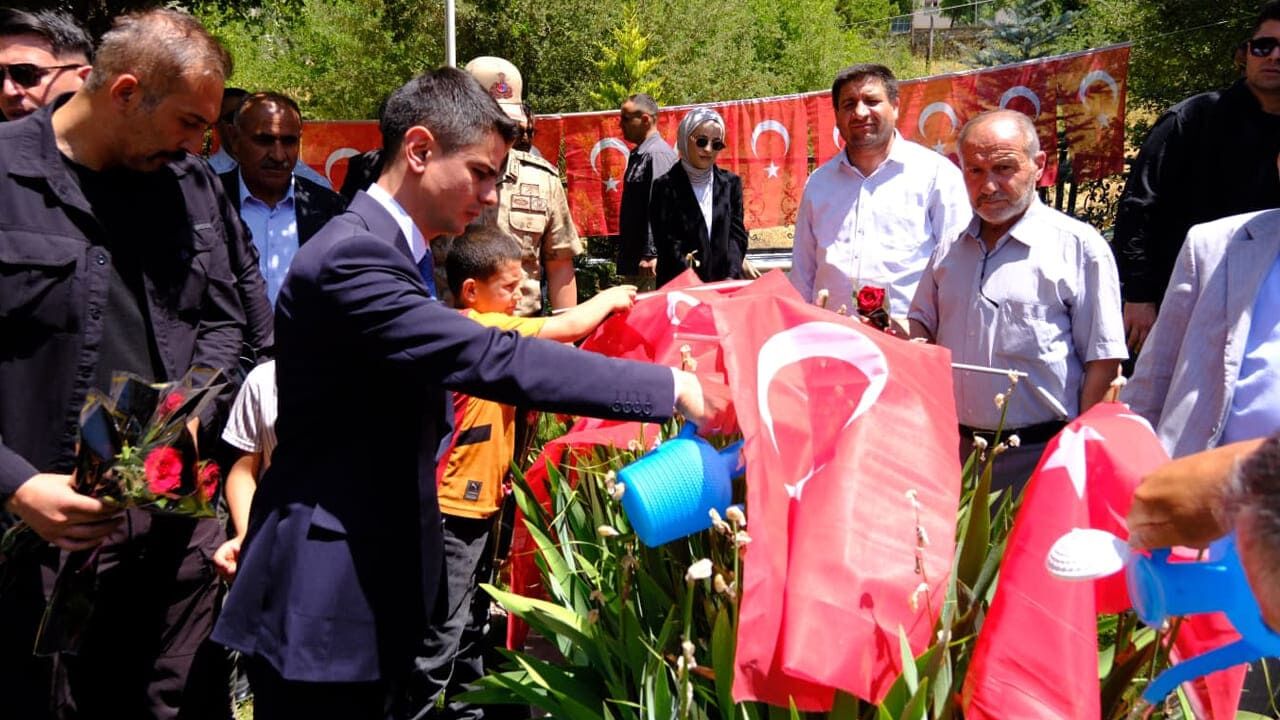 Van Sündüz Yaylası'nda Şehit Edilen 24 Kişi Törenle Anıldı (9)