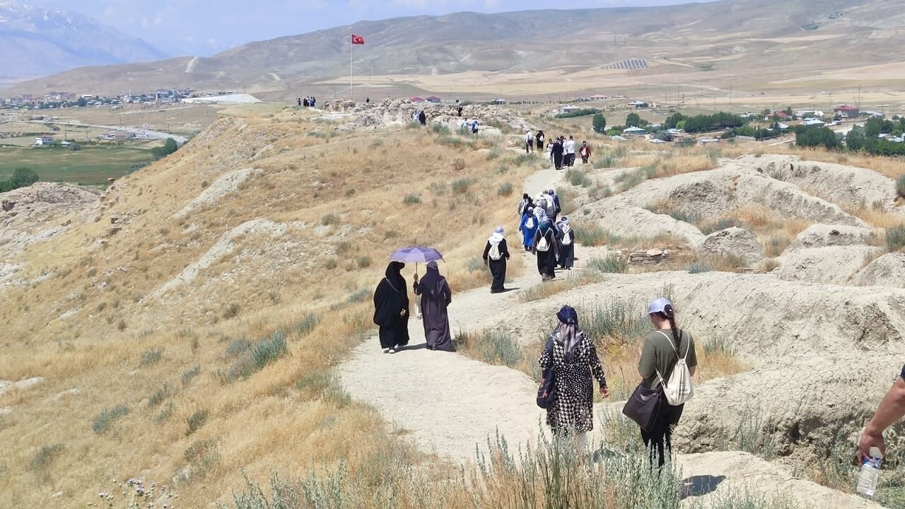 Van’da 65 Yaş Üstü Vatandaşlar Hoşap Ve Çavuştepe’yi Gezdi (4)