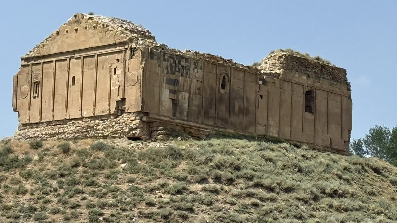 Van’da 800 Yıllık Bartholomeus Kilisesi Ayağa Kaldırılmayı Bekliyor (1)