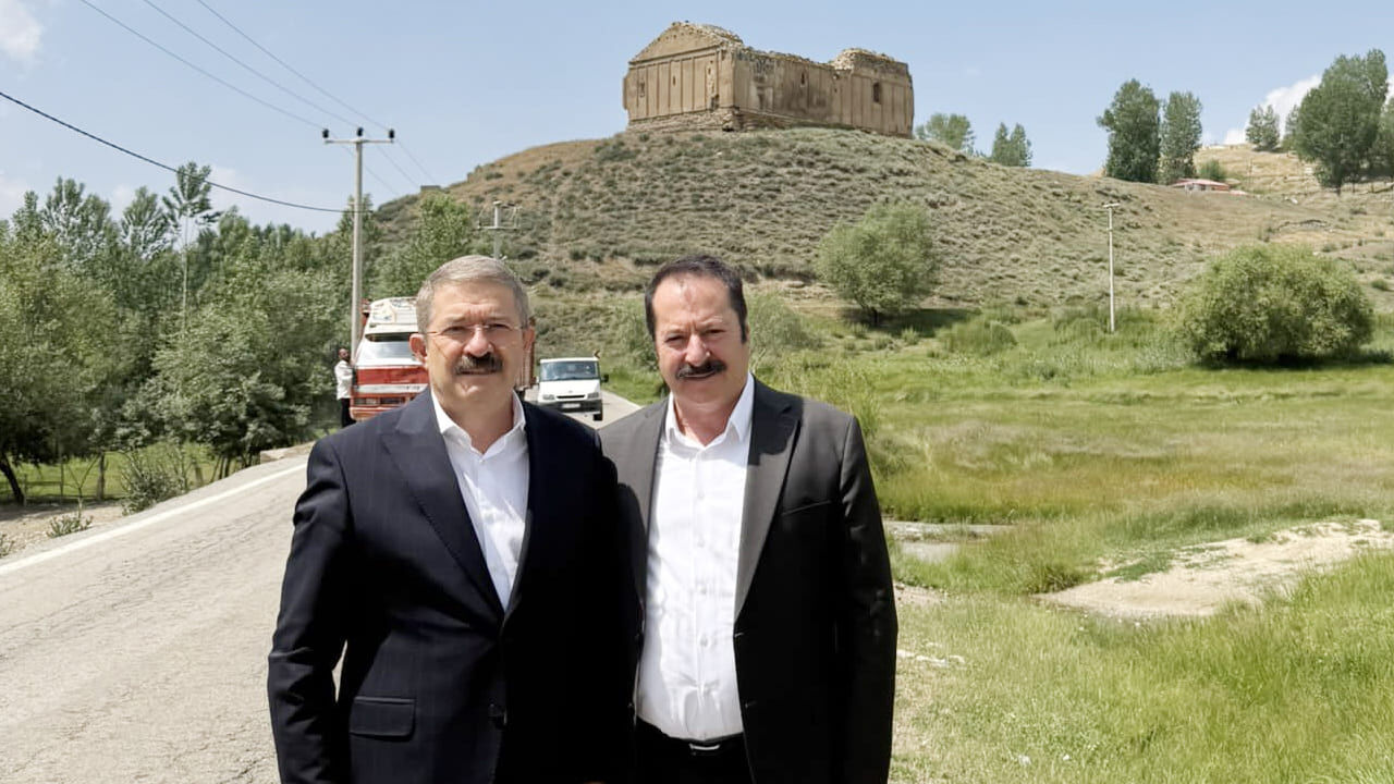 Van’da 800 Yıllık Bartholomeus Kilisesi Ayağa Kaldırılmayı Bekliyor (3)