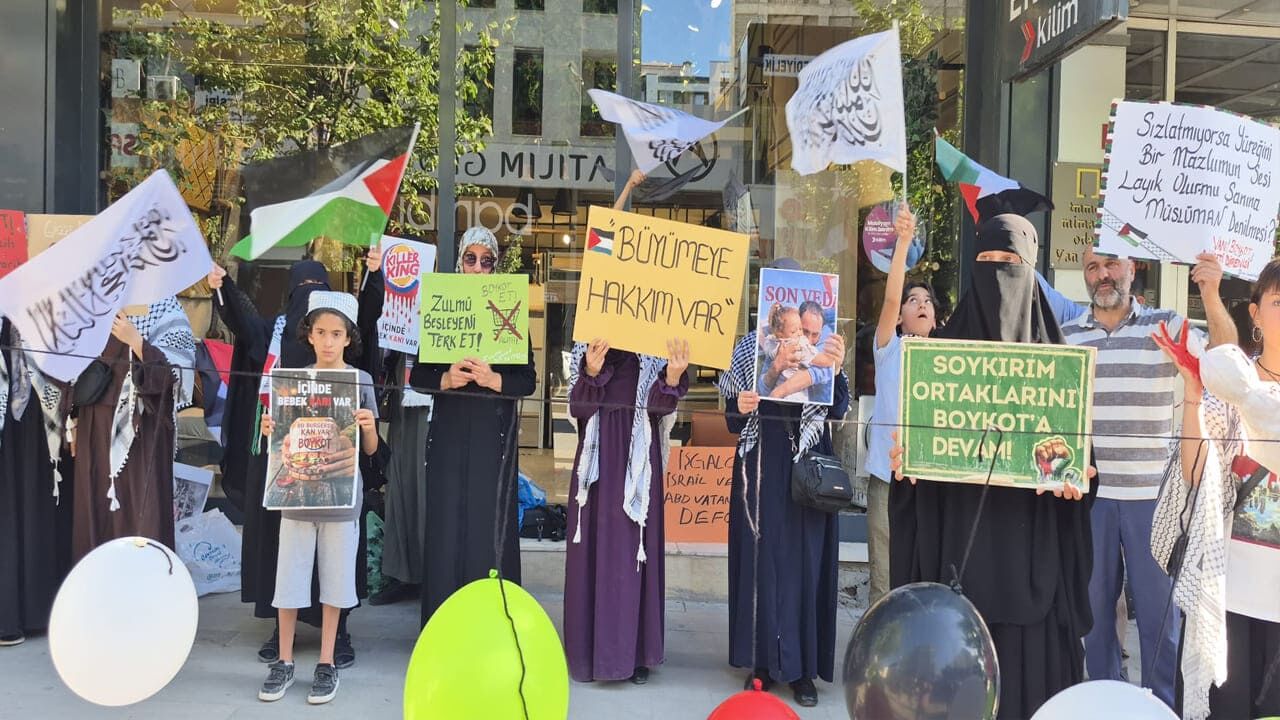 Van'da Burger King Önünde Boykot Nöbeti (4)