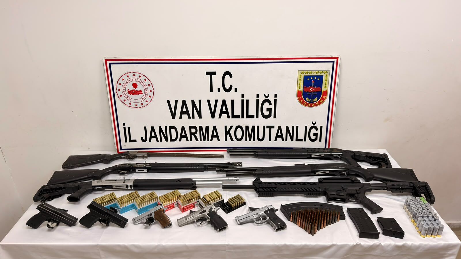 Van’da Çobanları Silahla Tehdit Edip 800 Koyunu Yağmaladılar!1