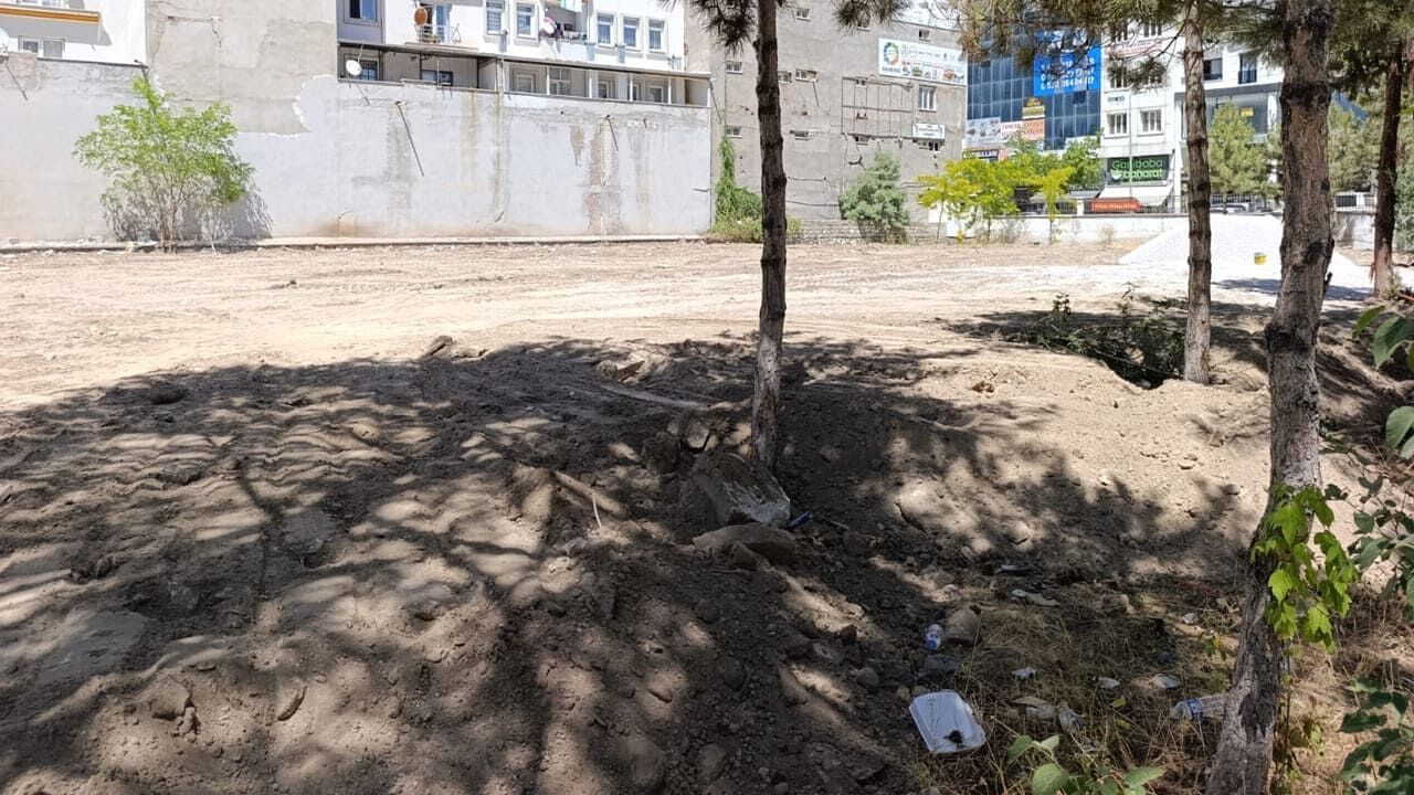 Van’da Eski Halk Eğitim Merkezi Alanı Otopark Oluyor! (2)