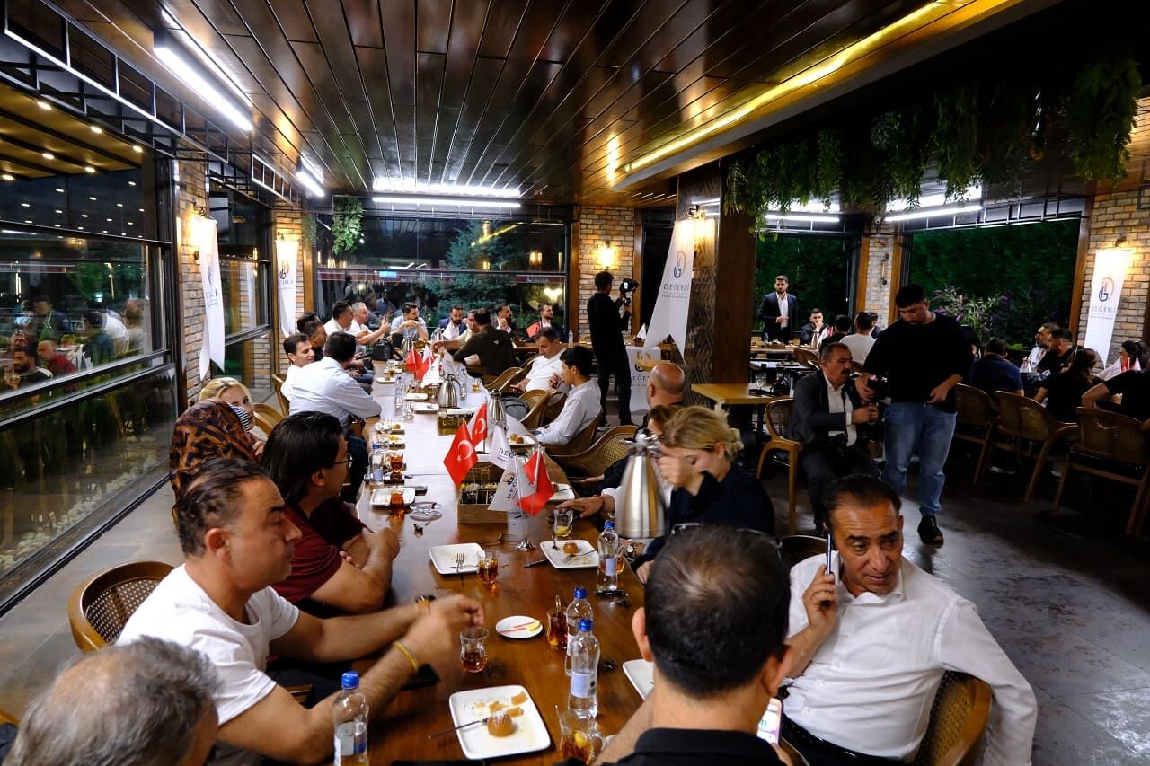 Van'da Genç Iş Insanlarından Güç Birliği! Degi̇at Sahaya Indi (2)