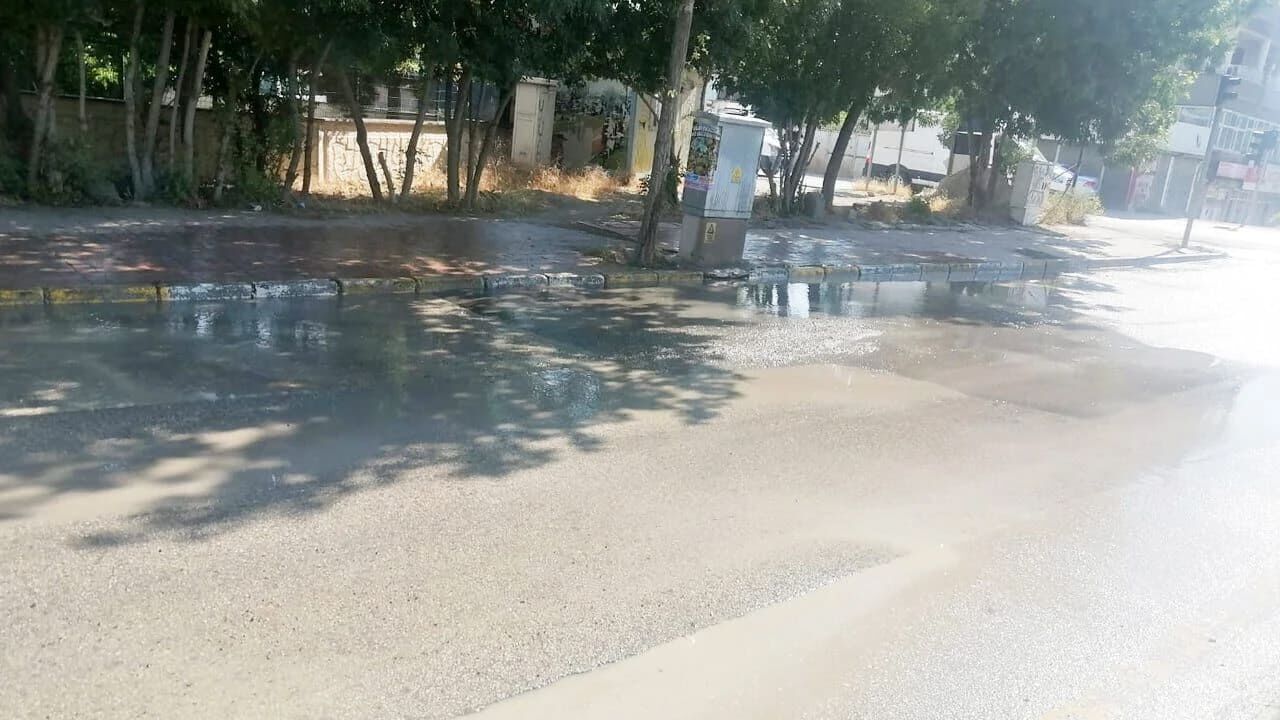 Van'da Günlerdir Süren Su Patlağı Tepki Çekiyor (3)