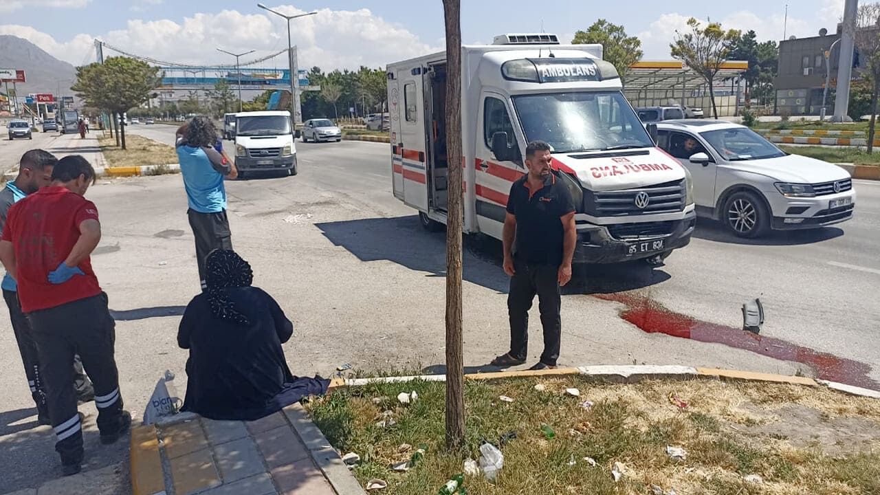 Van’da Hasta Taşıyan Ambulans Kaza Yaptı (3)