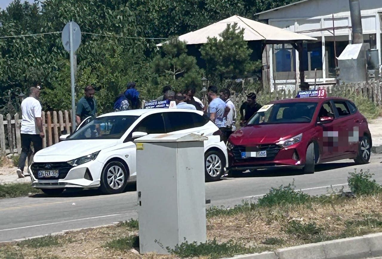 Van’da Ilginç Kaza! Ehliyet Sınavında Gözlemciye Çarptı (3)