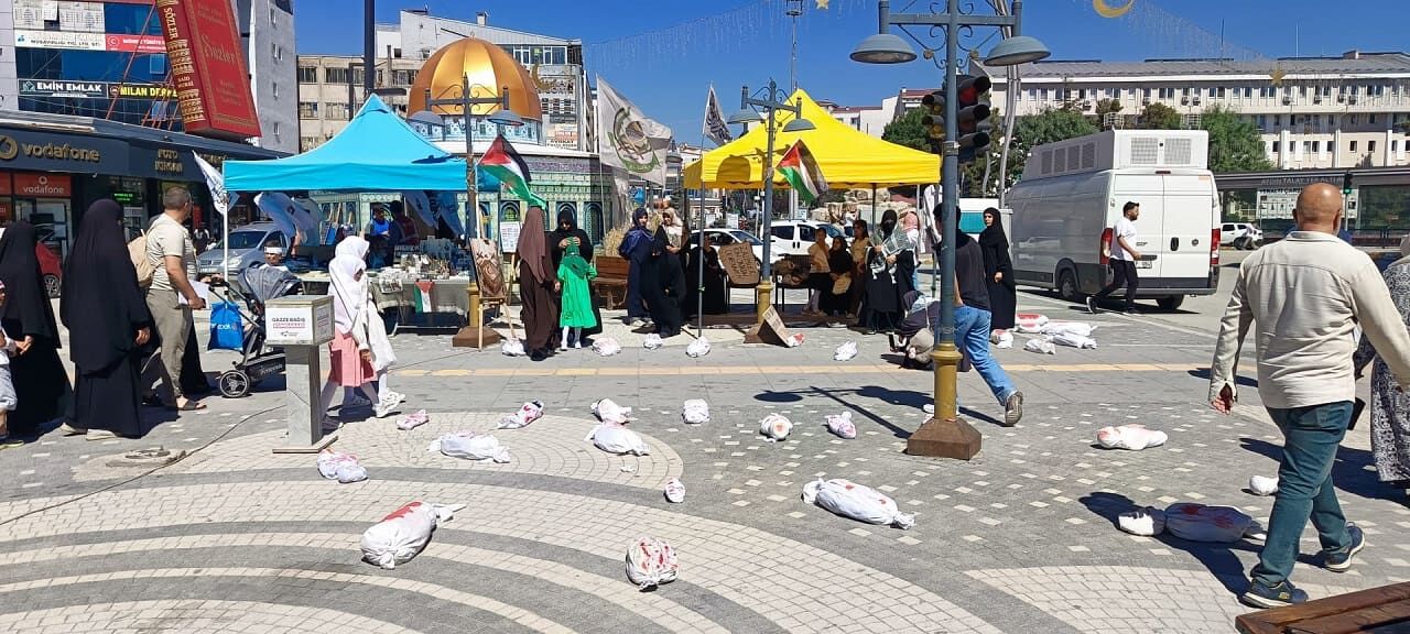 Van’da Kadınlardan “Kanlı Kefenli Bebek” Eylemi! (1)-2