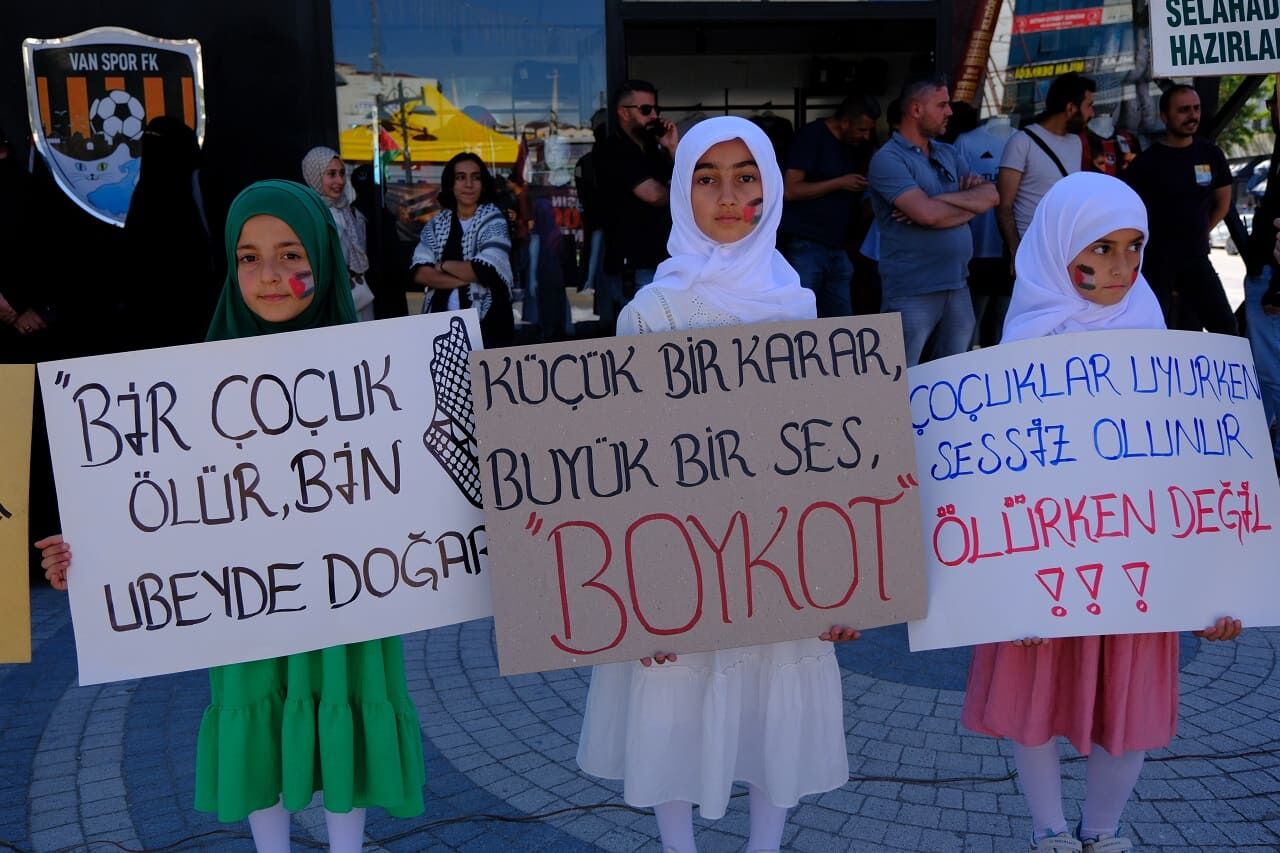 Van’da Kadınlardan “Kanlı Kefenli Bebek” Eylemi! (8)