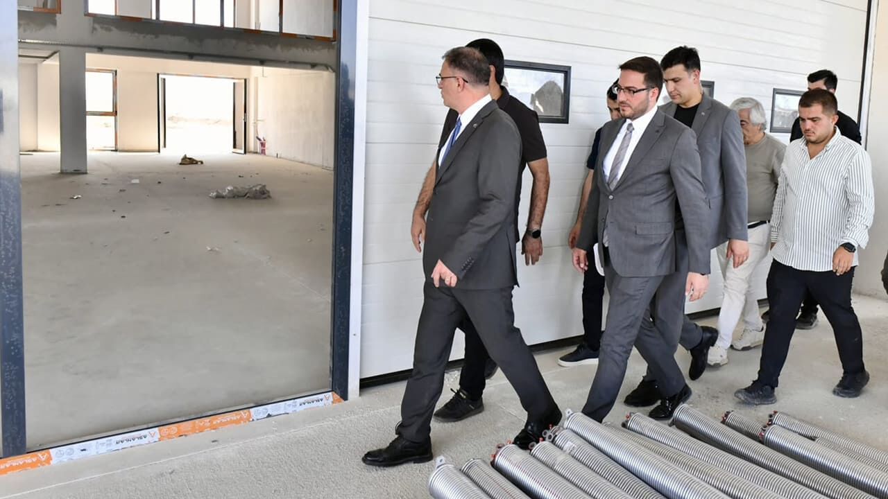 Van’da Otobüs Terminali, Sebze Hali, Soğuk Hava Deposunda Çalışmaları Sürüyor (1)