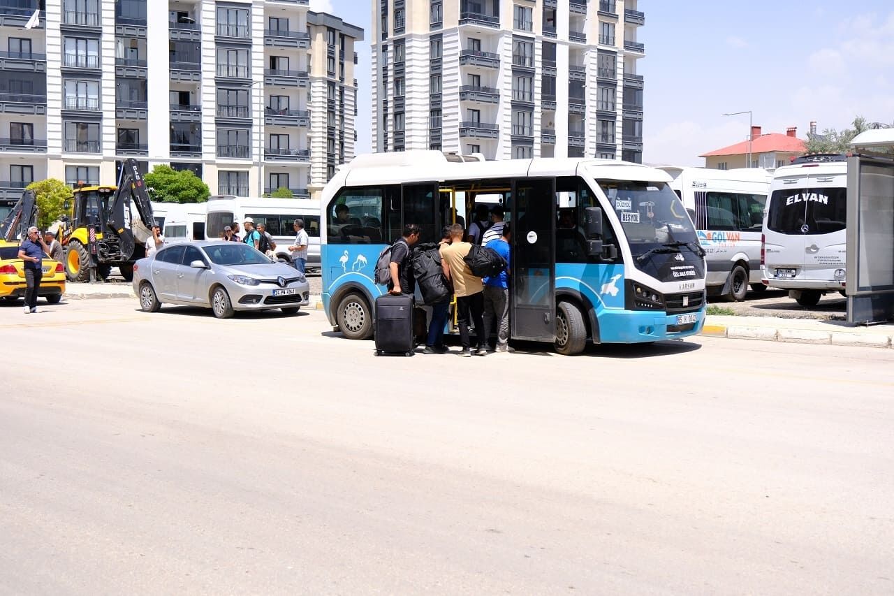 Van'da Toplu Taşımada Klima Çilesi! Yolcular Nefes Alamıyor (1)