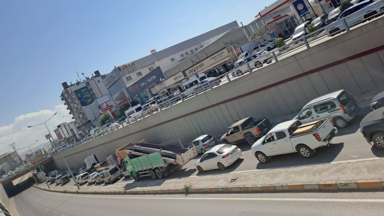Van'da Trafik Lambaları Arızalandı, Şehir Içi Ulaşım Felç Oldu! (4)