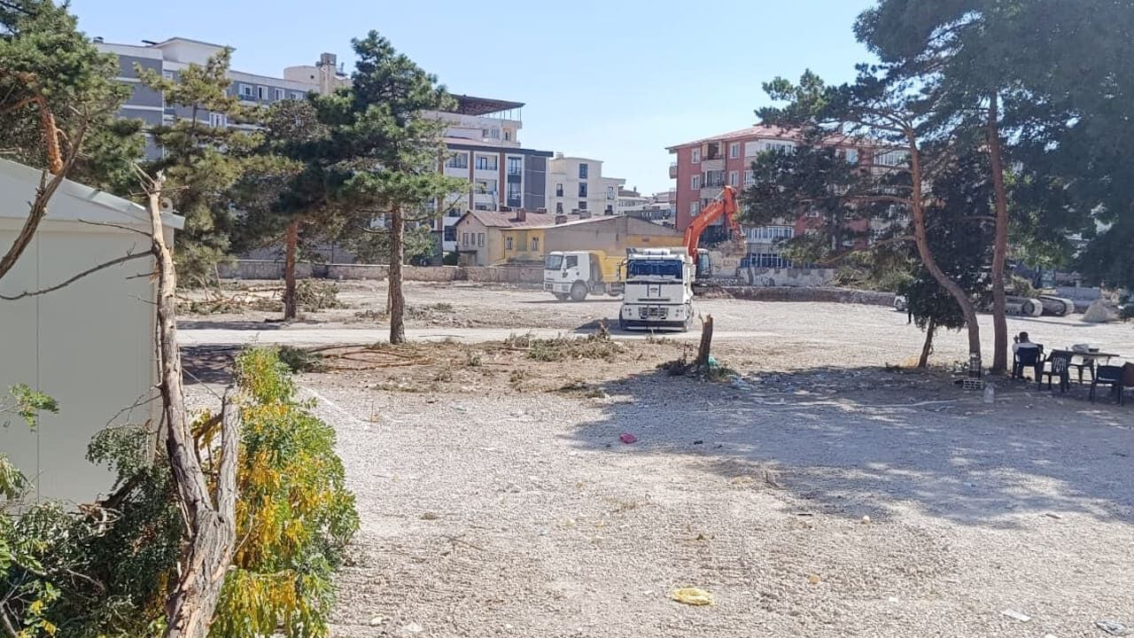 Van’da Ücretsiz Otopark Kapatıldı! Eski Orduevinin Yerine Ne Yapılacak (3)