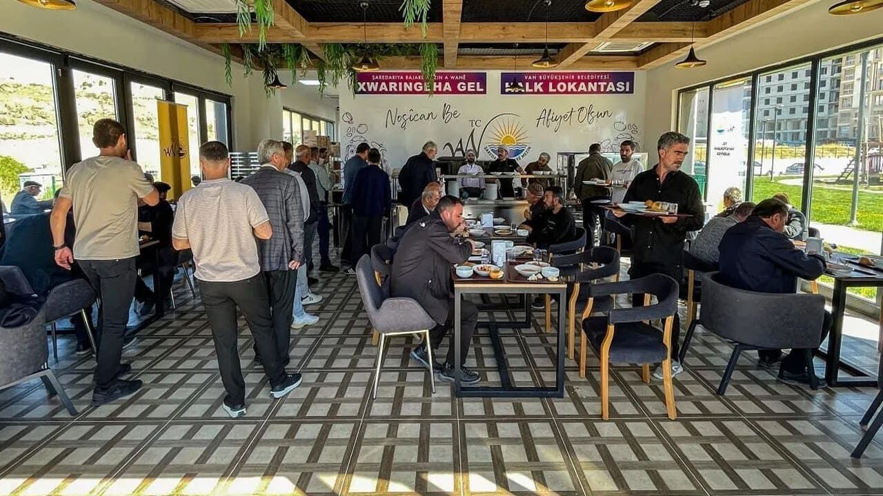 Van'da Ücretsiz Yemek Kuyruğu (1)