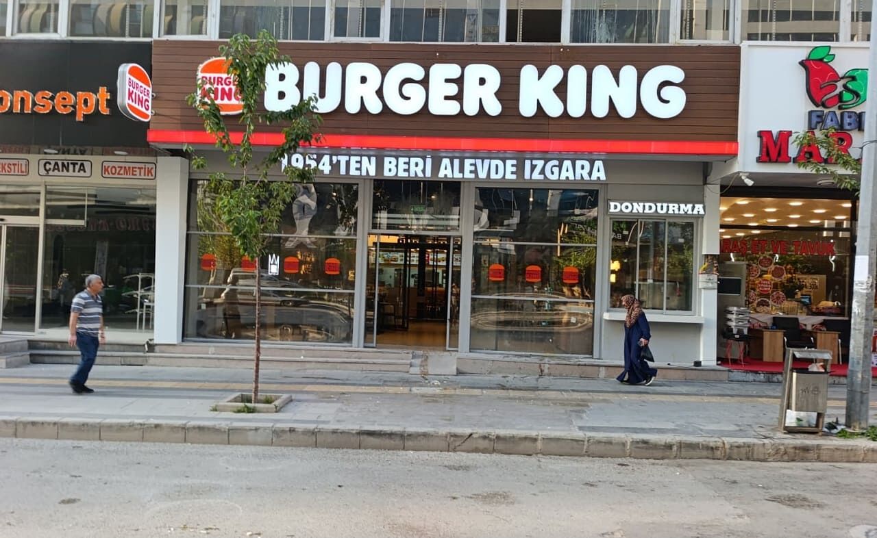 Van’da Vicdan Nöbeti Burger King Önünde Yumurtalı Eylem! (4)