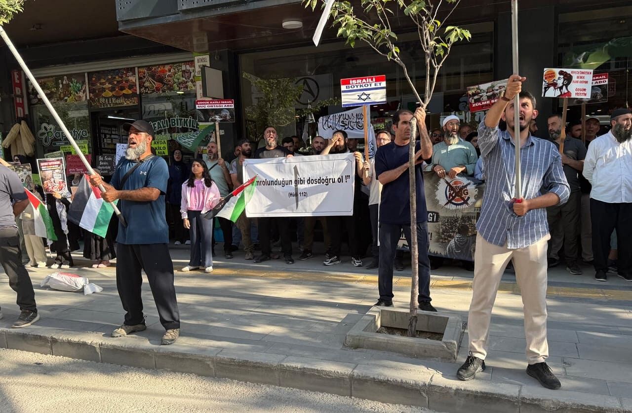 Van’da Vicdan Nöbeti Burger King Önünde Yumurtalı Eylem! (7)