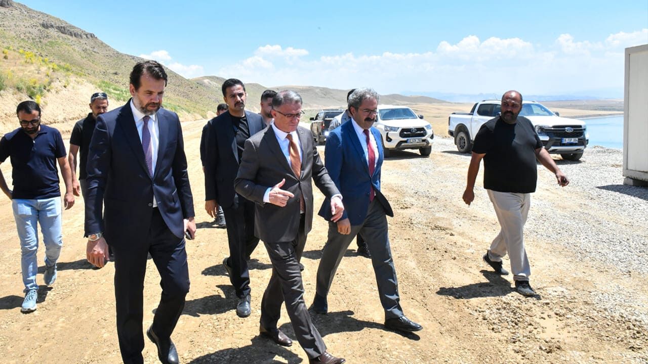Van'ın Yıllardır Beklediği Çitören Sahil Yolu’nda Çalışmalar Sürüyor (3)