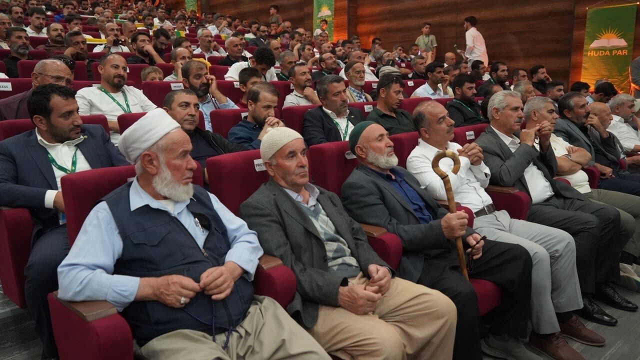 Hüda Par Genel Başkanı Yapıcıoğlu Van’da Konuştu Şiddet Bitecek, Silah Susacak, Kardeşlik Konuşacak (6)